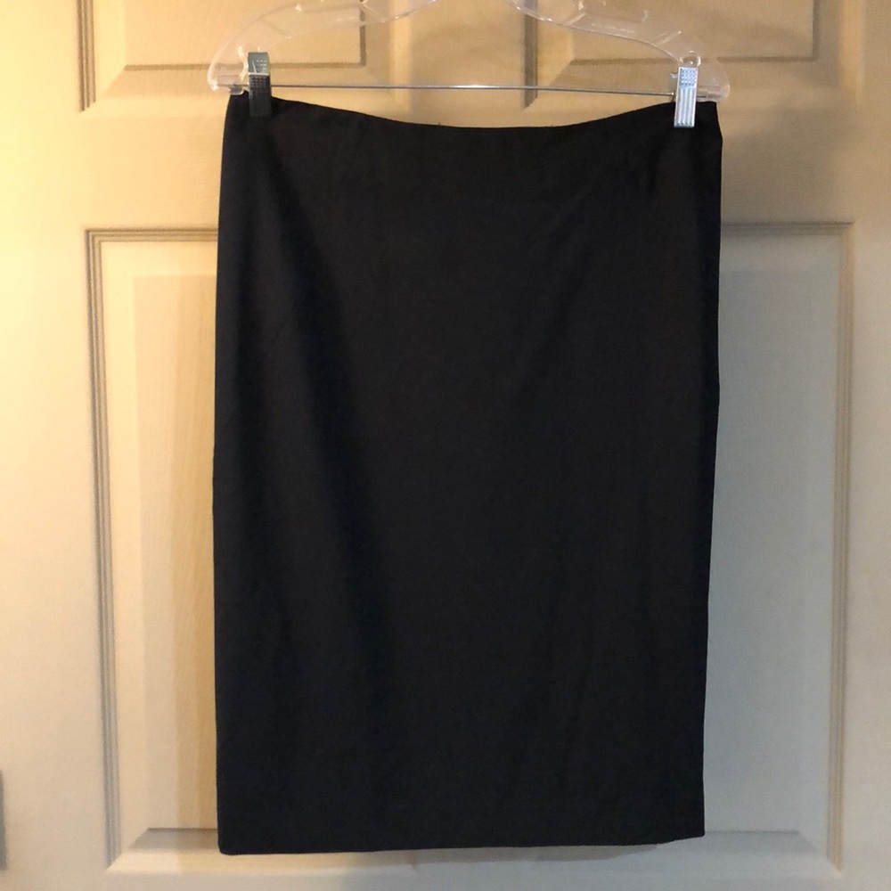 Ladies Theory Black straight SKIRT Size-8 NWT